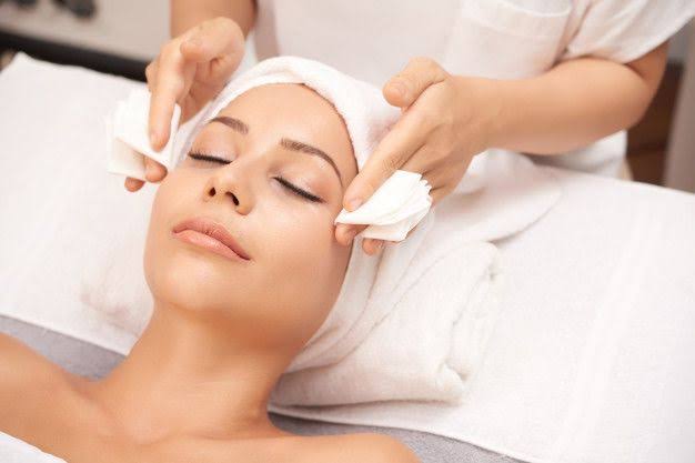 Online Facialist Training with kit