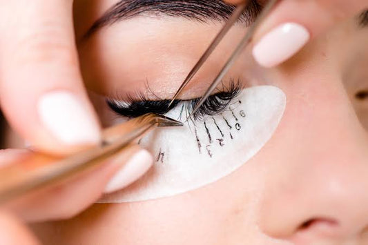 Classic and hybrid lash extension training